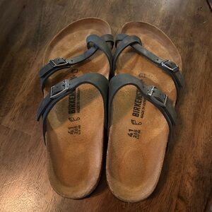 New without box Birkenstock Mayari sandals size 41 in black leather